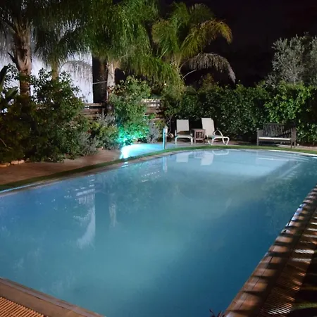 Thaliana Palm Retreat
