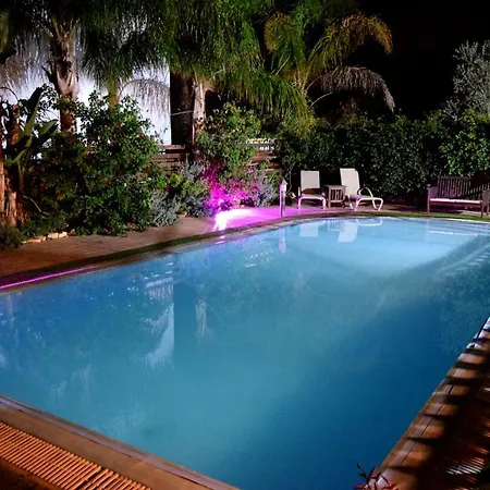Thaliana Palm Retreat