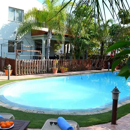 Βίλα Thaliana Palm Retreat *